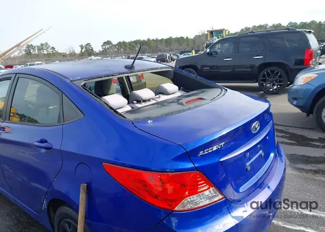 2013 Hyundai Accent Gls z USA, uszkodzony, nr VIN KMHCT4AE7DU445643